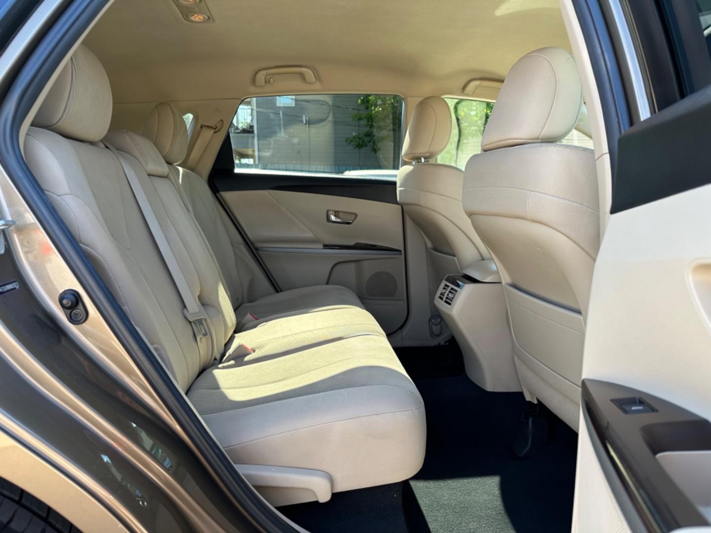 2011 Brown /Tan Toyota Venza Base (4T3ZA3BBXBU) with an 2.7L engine, Automatic transmission, located at 1501 West 15th St., Houston, 77008, (713) 869-2925, 29.797941, -95.411789 - Photo#6